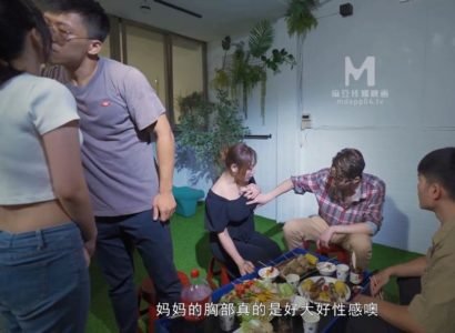 ảnh sex douyin Đang nấu ăn bị bạn trai đút cặc vào chịch